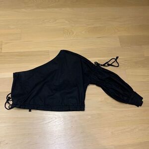One sleeve top 